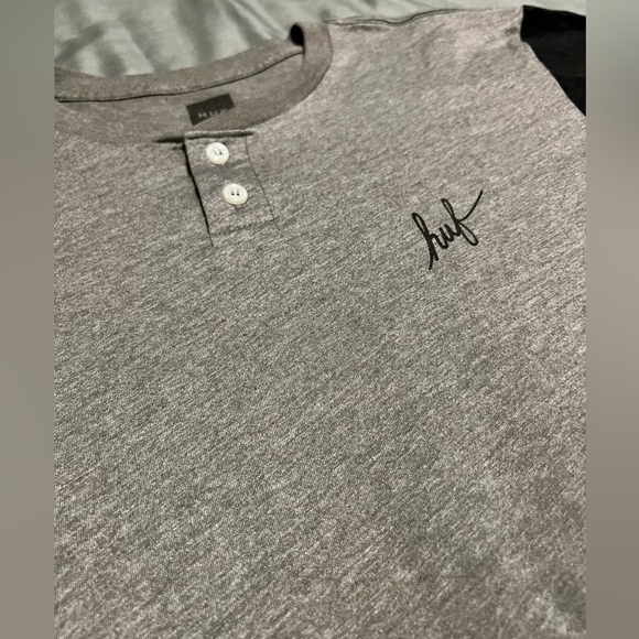 Men’s HUF Henley T-Shirt Size M - Picture 2 of 5